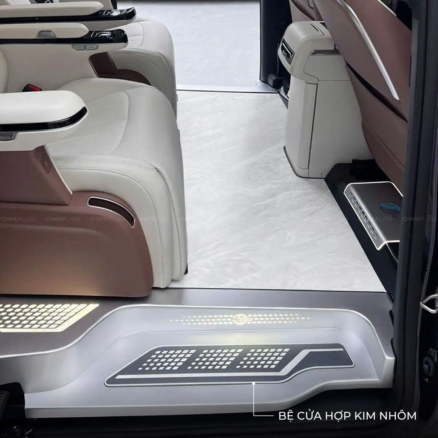 BYD M9 trải thảm sàn 4 lớp