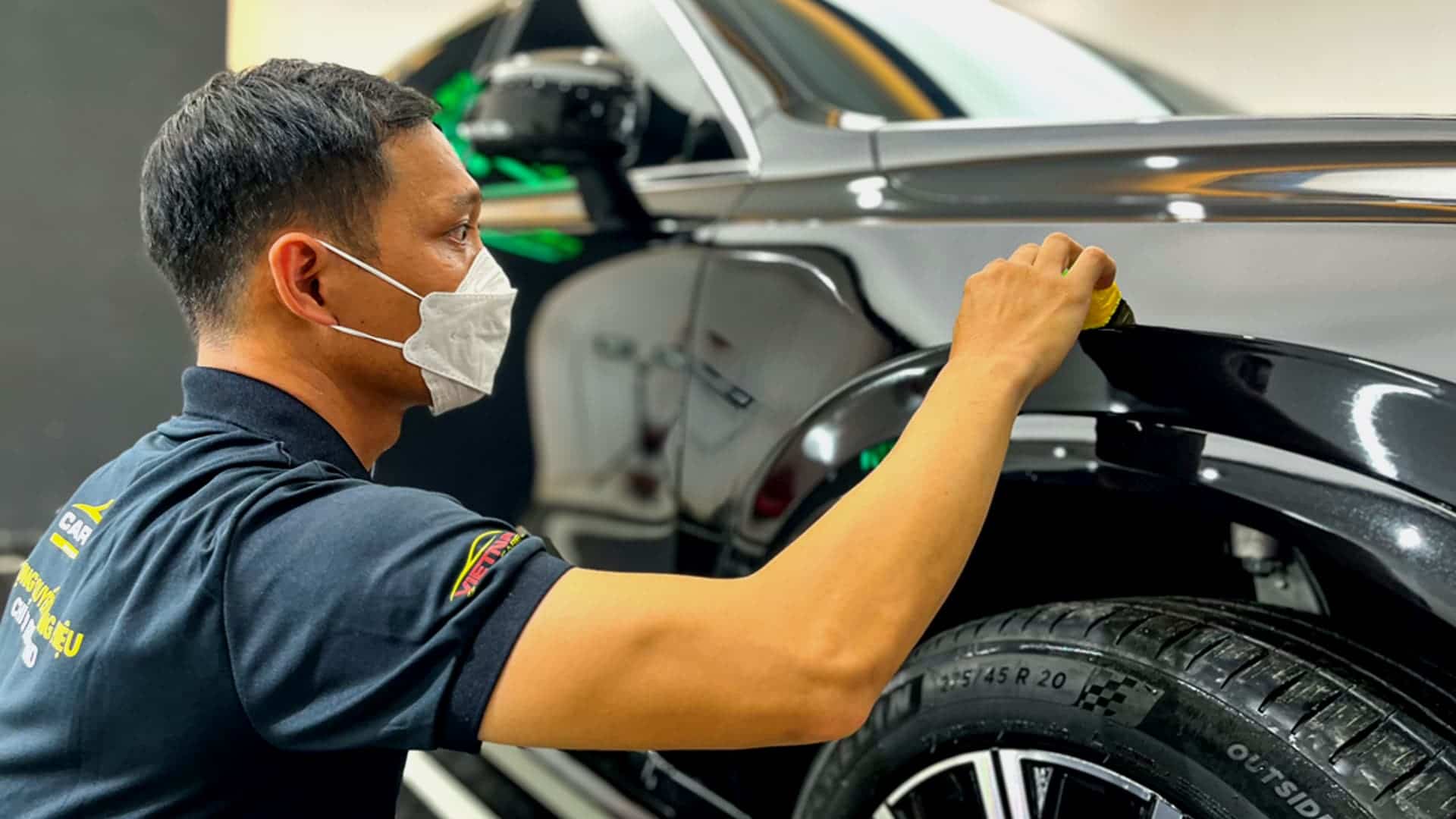 保护漆面并提升光泽的陶瓷镀膜