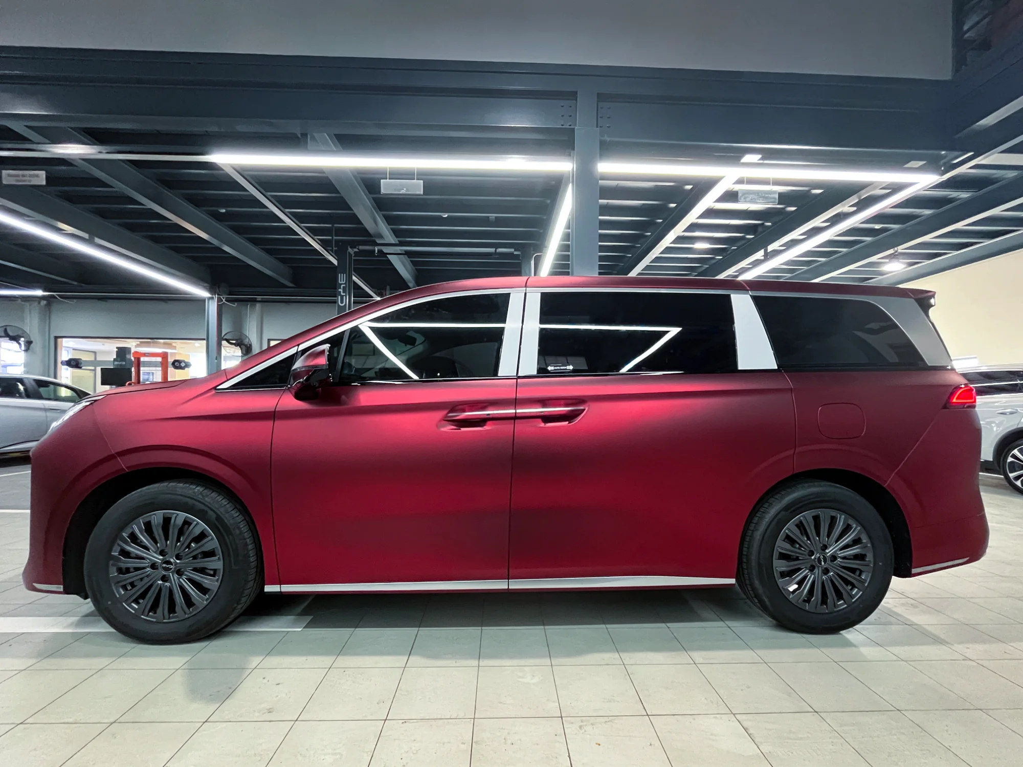 BYD M9 dán đổi màu đỏ nhám